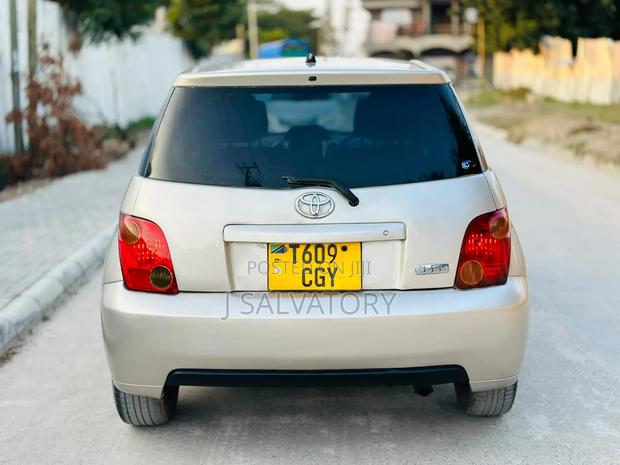 Toyota IST 2003 Gold