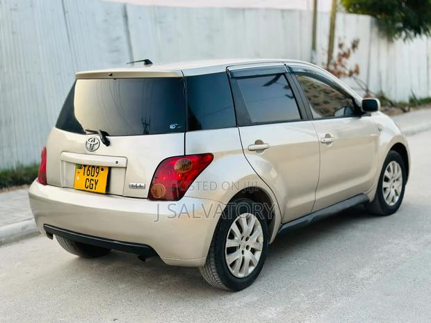 Toyota IST 2003 Gold