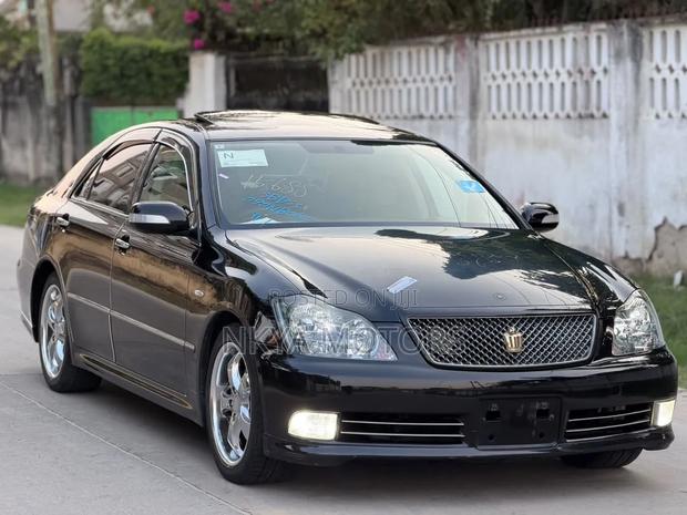 Toyota Crown 2006 Black
