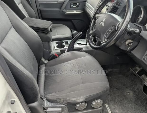 Mitsubishi Pajero 2013 White