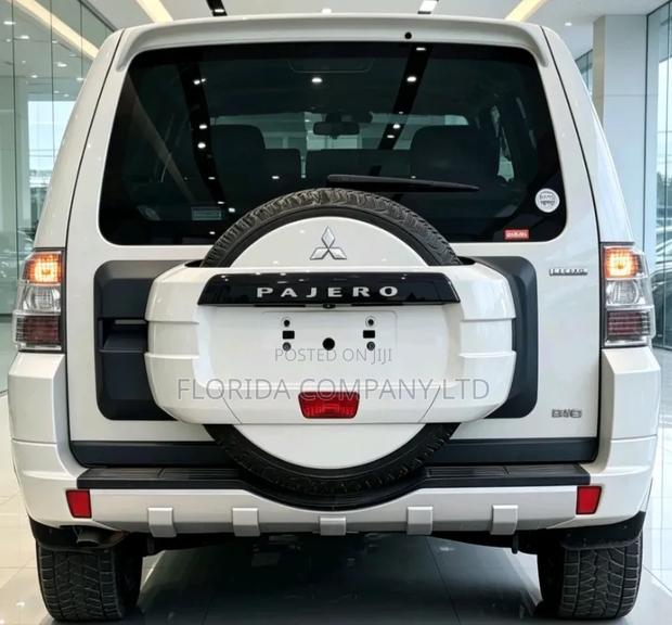Mitsubishi Pajero 2013 White