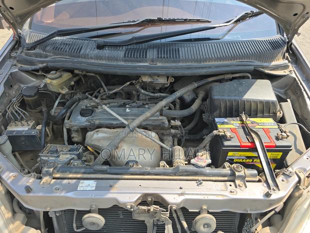 Toyota Nadia 2003 Silver