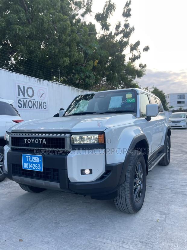New Toyota Land Cruiser Prado 2.7 2024 White