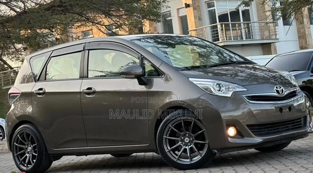 Toyota Ractis 2015 Gray