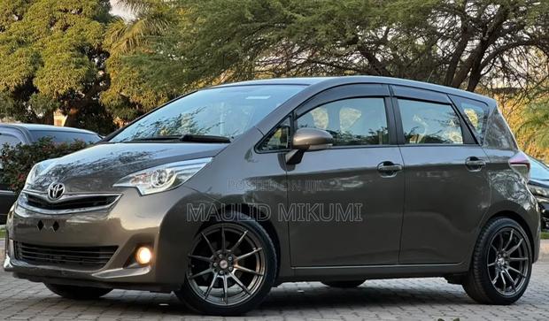 Toyota Ractis 2015 Gray