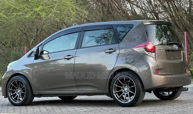 Toyota Ractis 2015 Gray