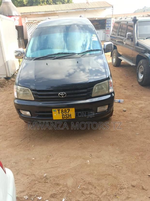 Toyota TownAce Noah 1996 Black