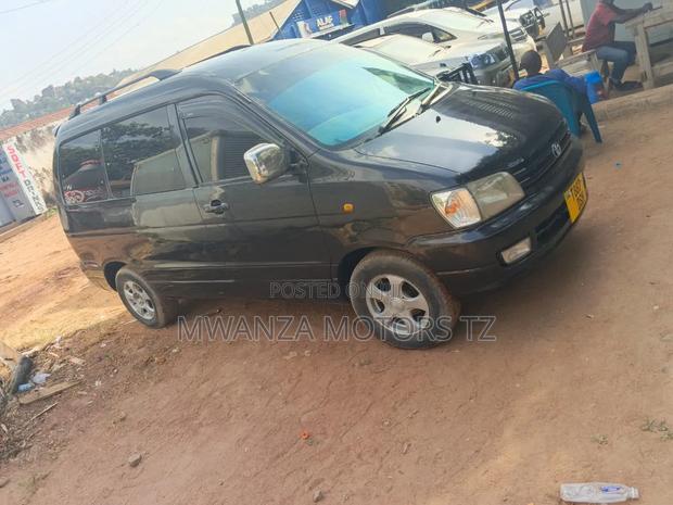 Toyota TownAce Noah 1996 Black