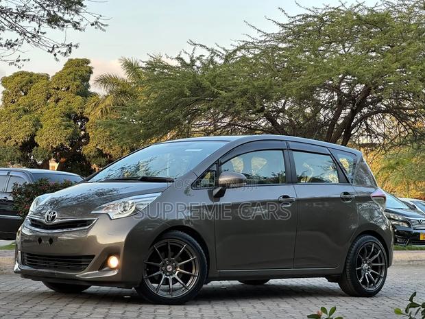 Toyota Ractis 2015 Beige