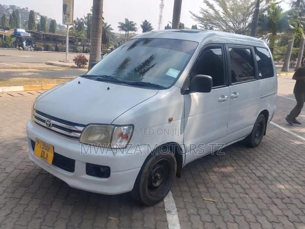 Toyota Noah 2001 Pearl