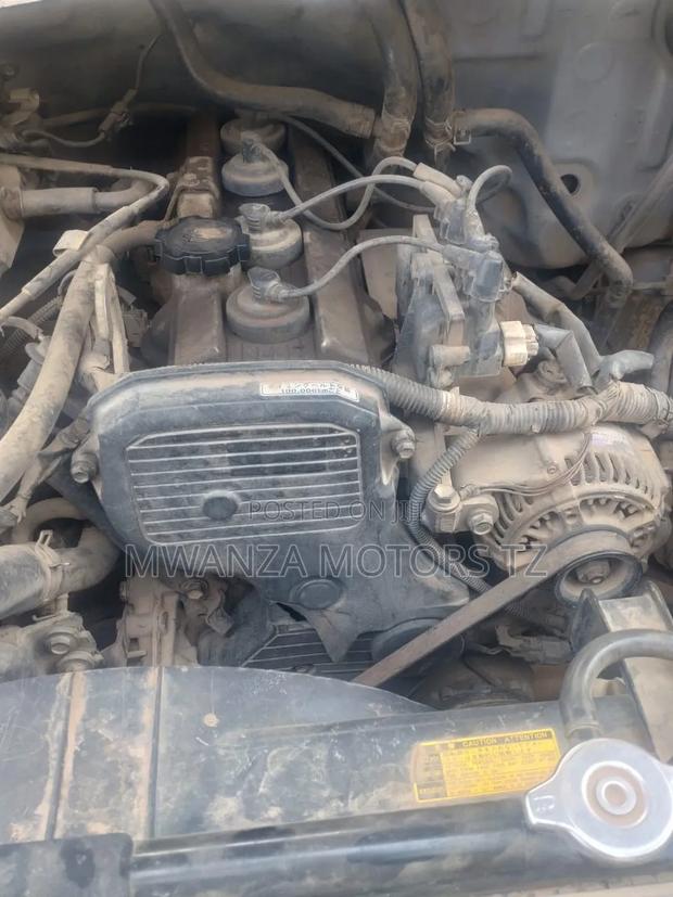 Toyota Noah 2001 Pearl