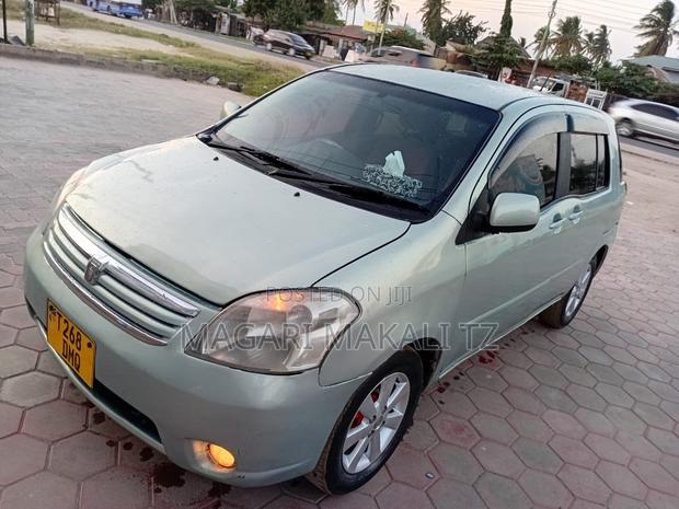Toyota Raum 1.5 AWD 2004 Beige