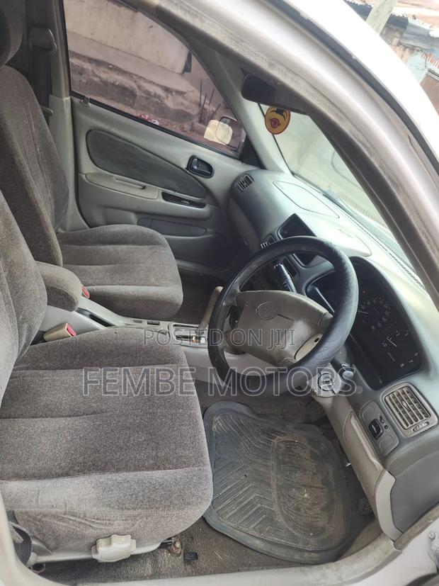 Toyota Corolla 2000 White