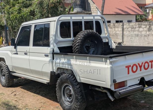Toyota Land Cruiser 79 Series 2019 White