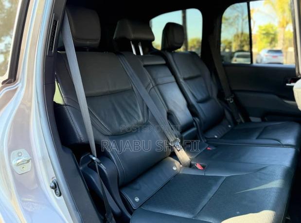 Toyota Land Cruiser LC300 2024