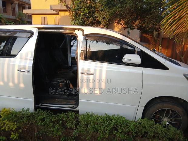 Toyota Vellfire 2011 White