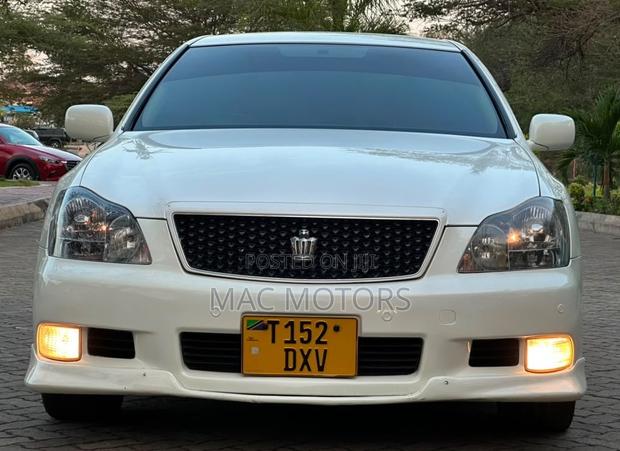 Toyota Crown 2007 White