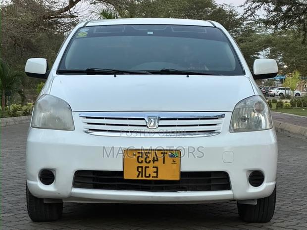 Toyota Raum 1.5 FWD 2005 White