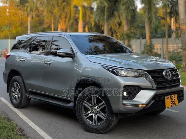 Toyota Fortuner 2.4 D AWD 2021 Silver