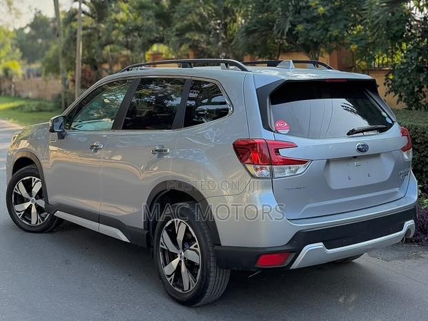 Subaru Forester 2019 Silver