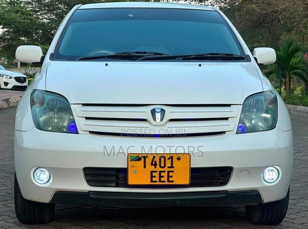 Toyota IST 2005 White