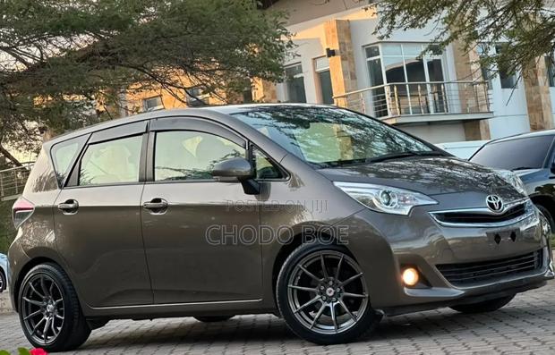 Toyota Ractis 2015 Gray