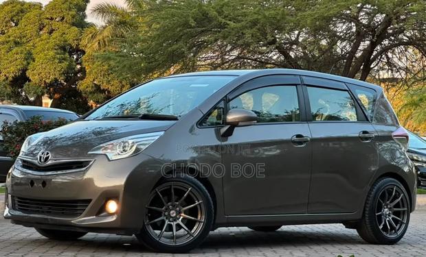 Toyota Ractis 2015 Gray