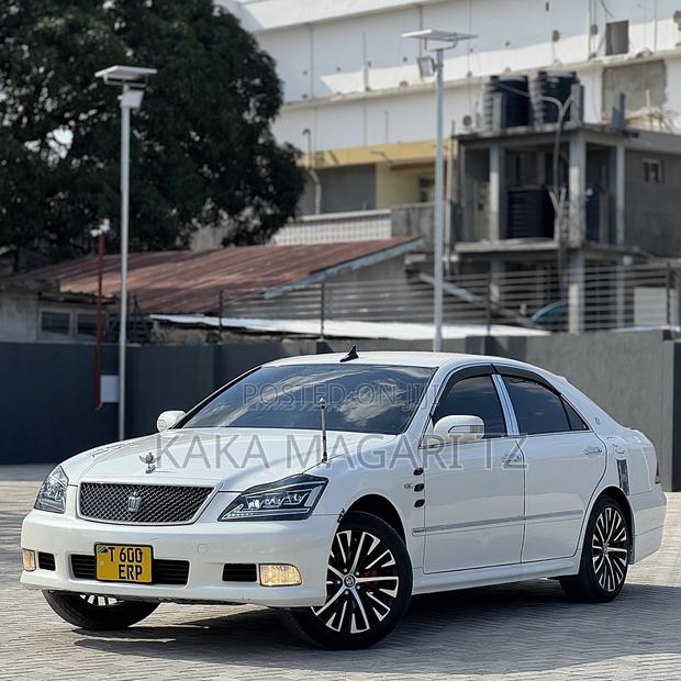 Toyota Crown 2005 Pearl
