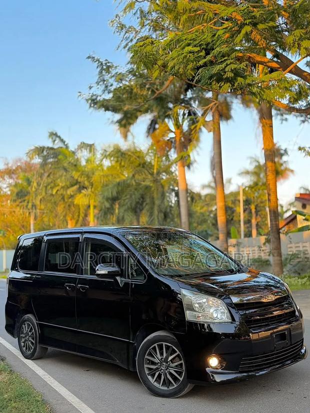 Toyota Noah 2009 Black