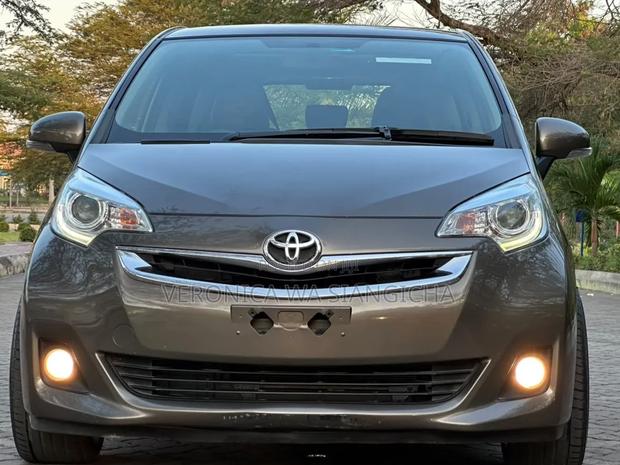 Toyota Ractis 2015 Gray