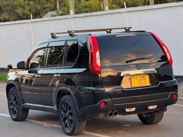 Nissan X-Trail 2.0 Petrol XE 2012 Black