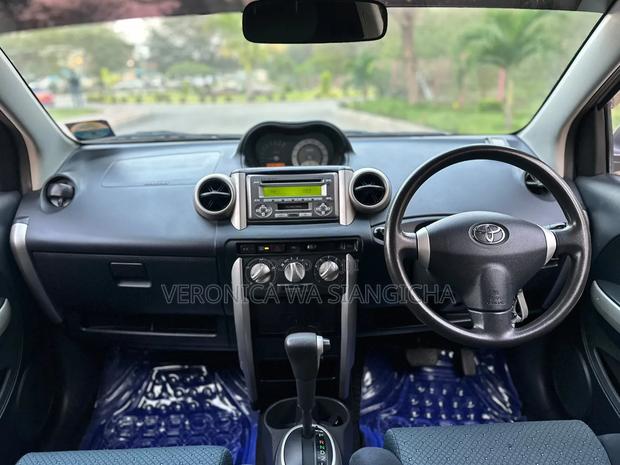 Toyota IST 2006