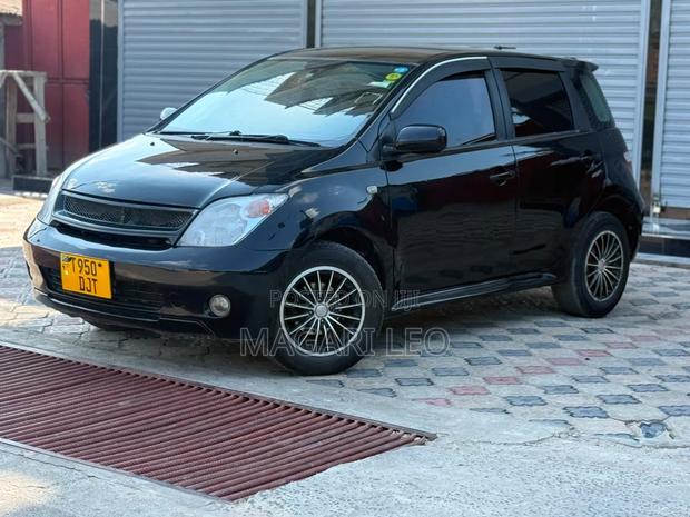 Toyota IST 2005 Black