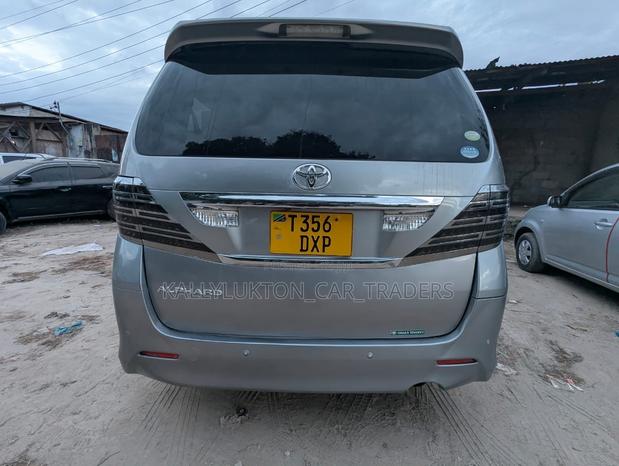 Toyota Alphard 2007