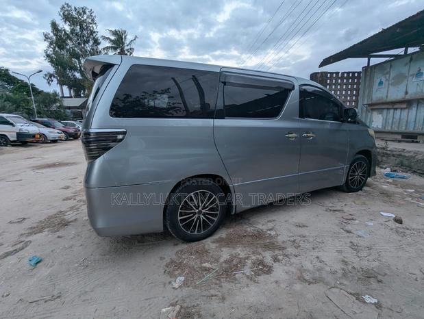 Toyota Alphard 2007