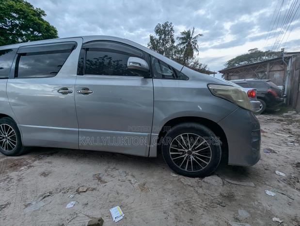 Toyota Alphard 2007