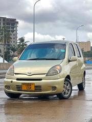 Toyota Fun Cargo 2004 Gold for sale