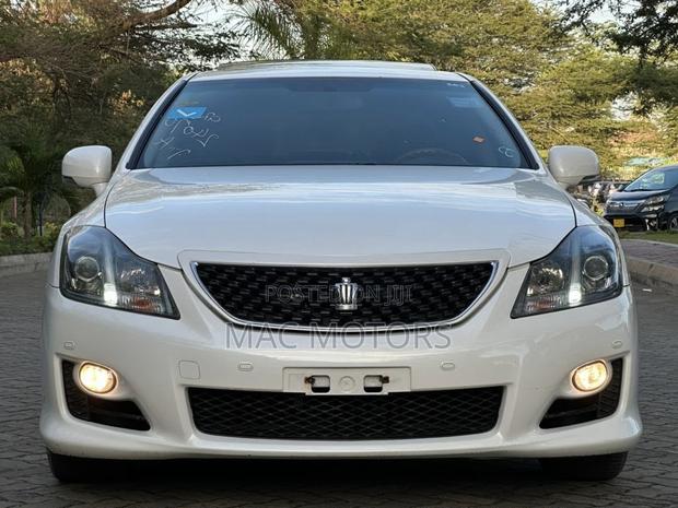 Toyota Crown 2009 White