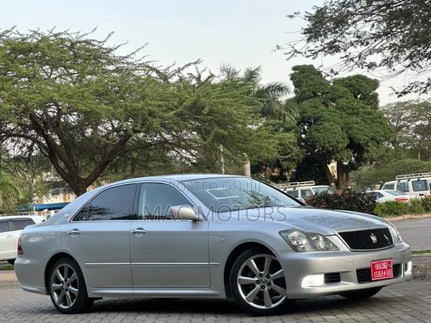 Toyota Crown 2006 Silver