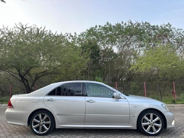 Toyota Crown 2006 Silver