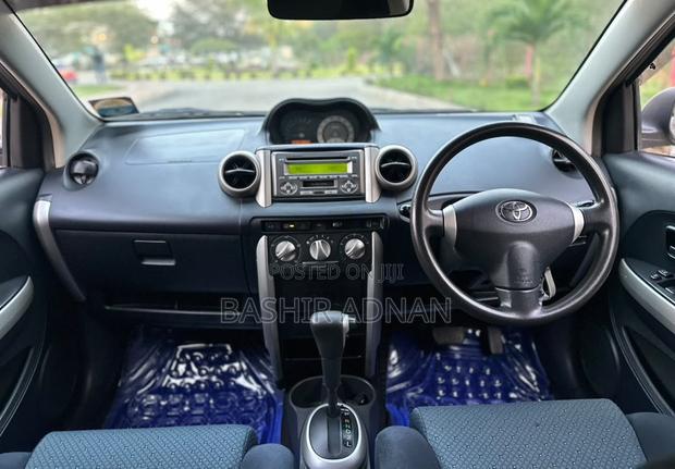 Toyota IST 2006 Green