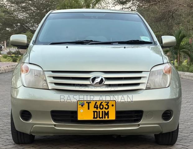 Toyota IST 2006 Green