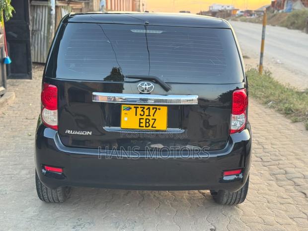 Toyota Corolla Rumion 2009 Black
