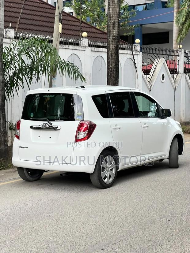 Toyota Ractis 2010 White