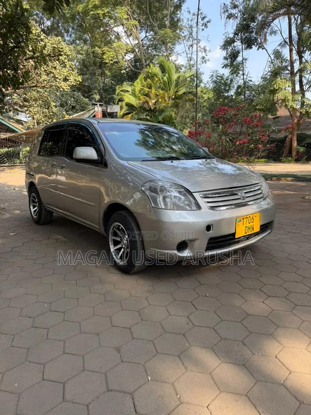 Toyota Raum 2004 Silver