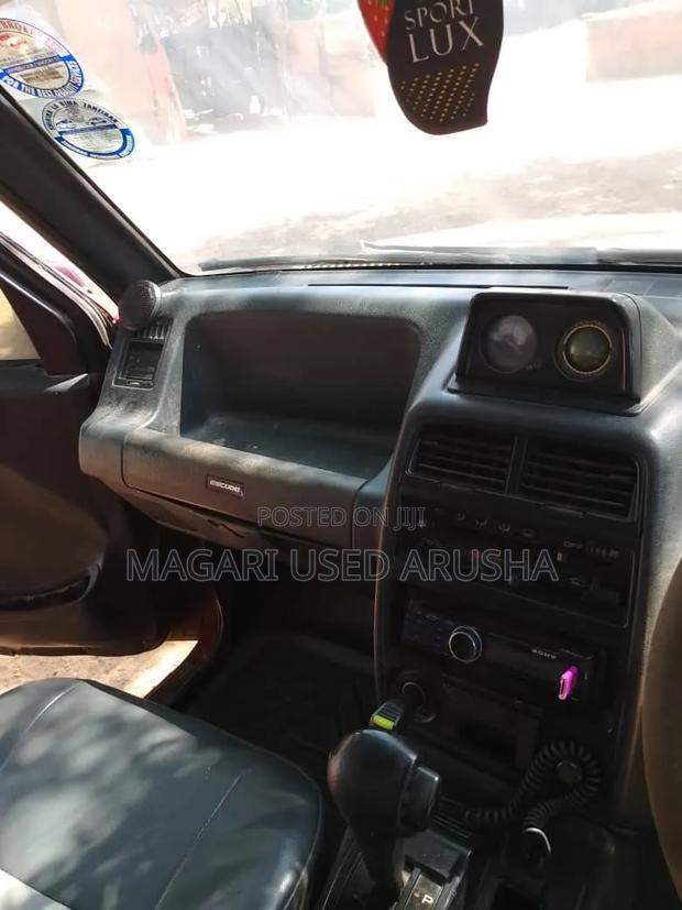 Suzuki Escudo 1997 Red