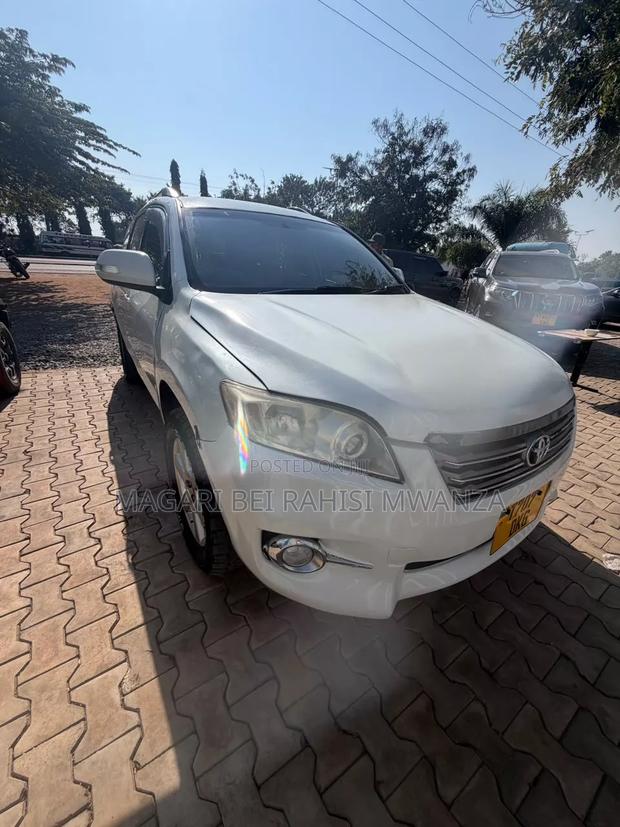 Toyota Vanguard 2008 White