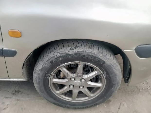 Toyota Raum 2001 Silver