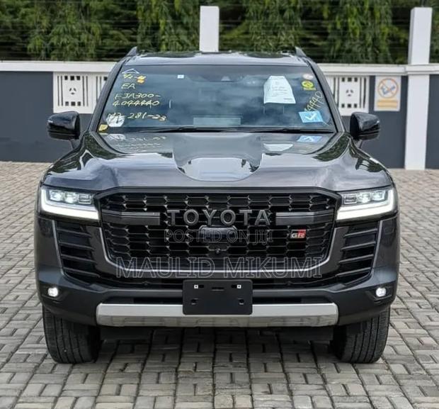 Toyota Land Cruiser 2023 Gray