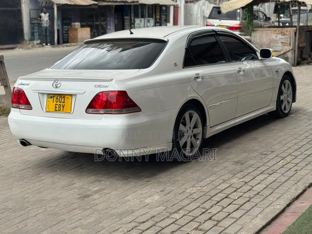 Toyota Crown 2007 White